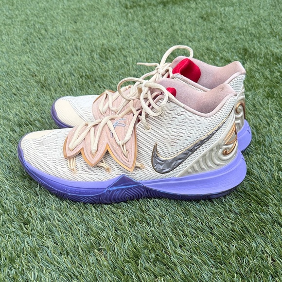 Nike Kyrie 5
Concepts Ikhet - Picture 3 of 9